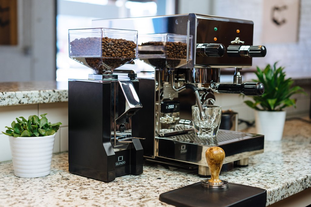 Eureka Mignon Specialita 16CR zwart setup voor thuis